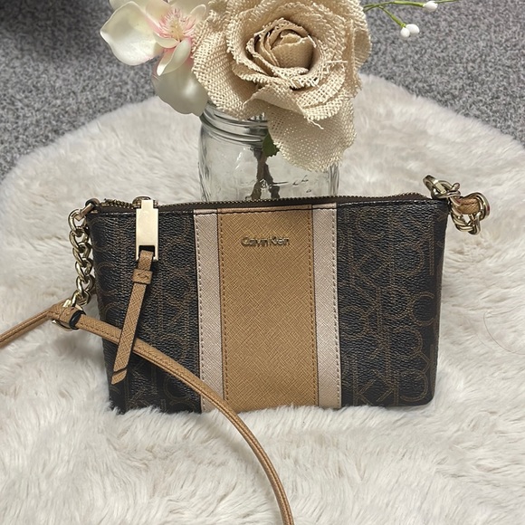 Calvin Klein Handbags - ✨Calvin Klein Hudson Monogram Crossbody✨